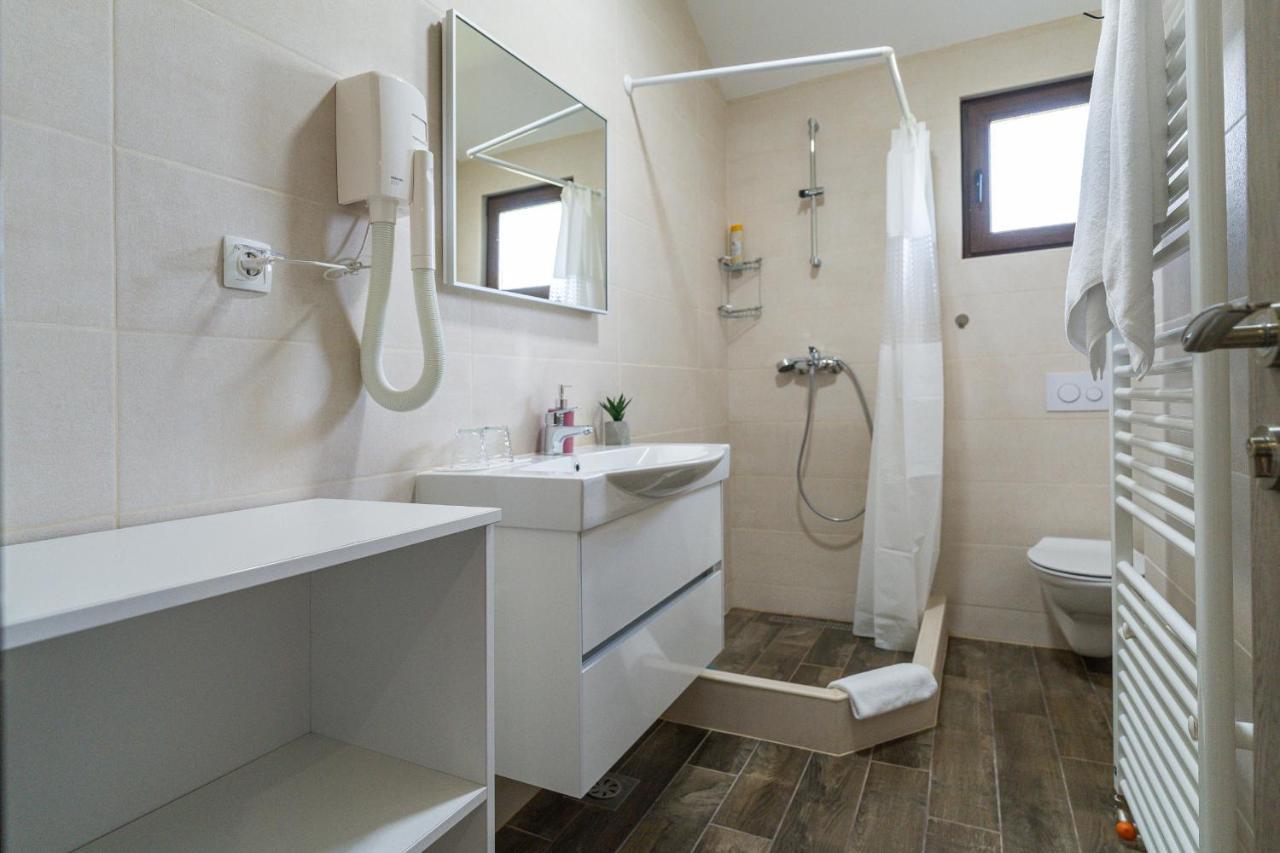 Deluxe Apartment With Jacuzzi - Patar ラコヴィツァ エクステリア 写真