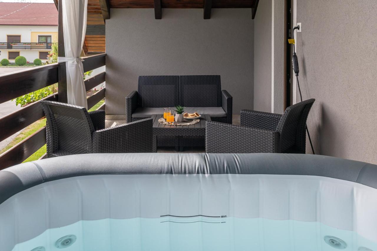 Deluxe Apartment With Jacuzzi - Patar ラコヴィツァ エクステリア 写真
